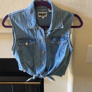 DKNY VINTAGE DENIM SLEEVELESS TOP. BLOUSE OR VEST